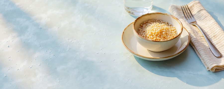 A restaurant table with a low-FODMAP ordering checklist